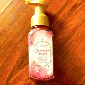 BNWT Bath & Body Works Champagne Toast Foaming Hand Soap - Pink & Gold
